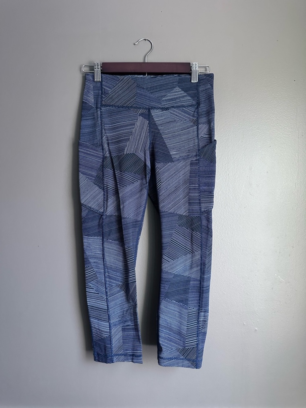 Lululemon Speed Up Cropped Leggings – Size 6 Etch Hail Midnight Navy